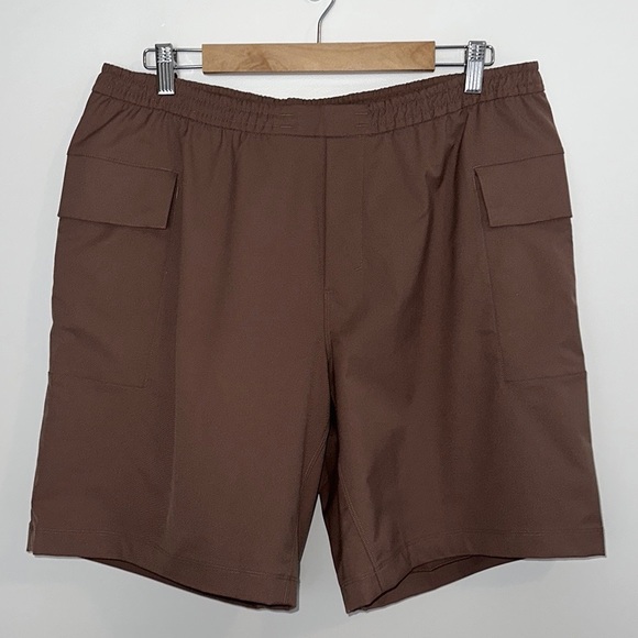 Lululemon Utilitarian Cargo Short 9" in Artifact - Picture 5 of 10